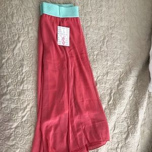 Selling this beautiful Lularoe Lola skirt